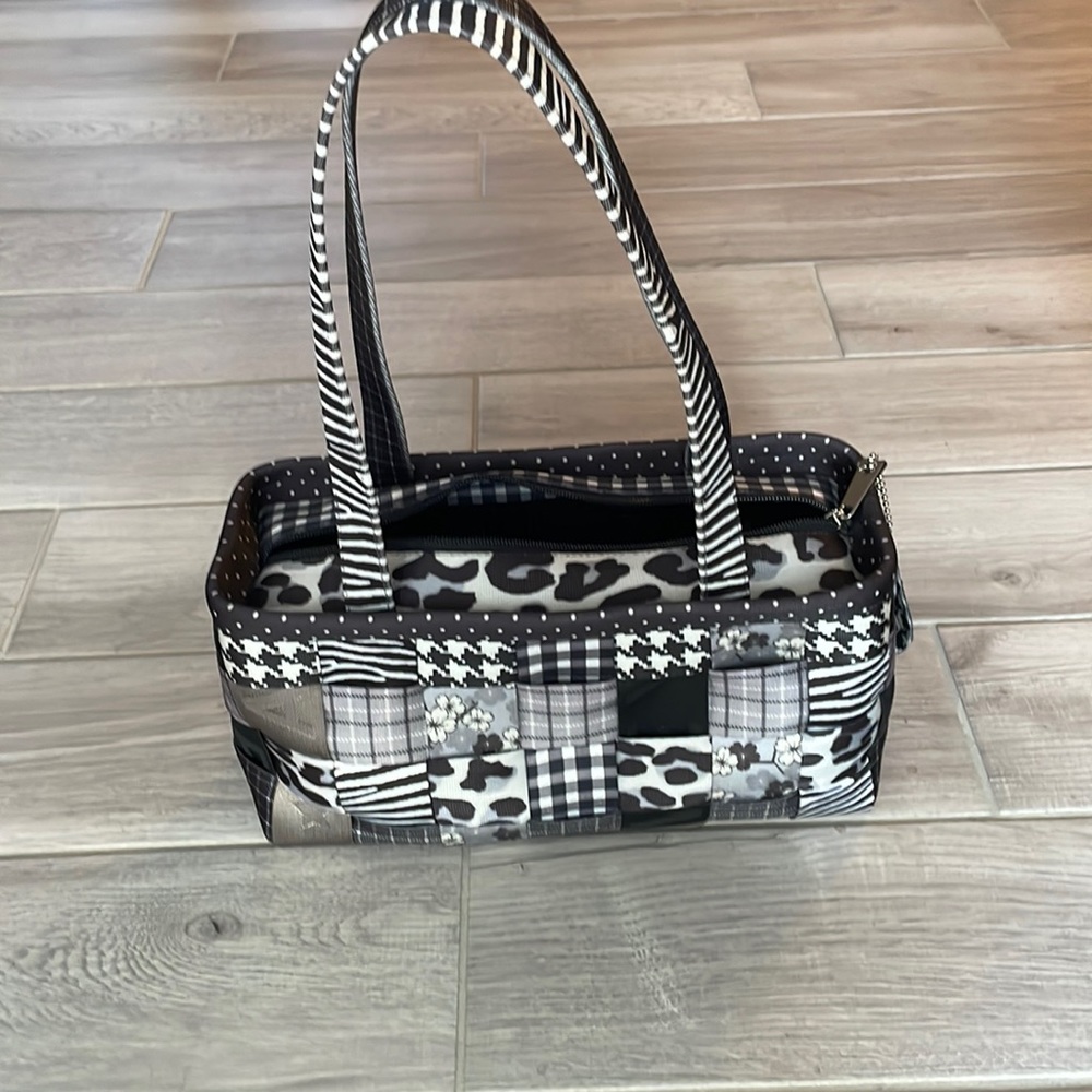 Harveys woven seat belt satchel.  Multi design black and white patterns.